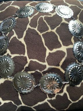 Beautiful Vintage 70’s Silver Tone Metal Concho Belt
